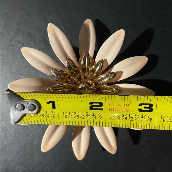 Large Flower Brooch - Picture 4 of 4